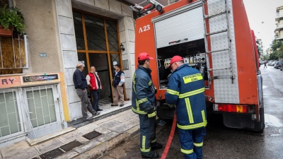 Κατέρρευσε κτήριο στην Ακαδημία Πλάτωνος, έρευνες για τυχόν εγκλωβισμένους από διασώστες