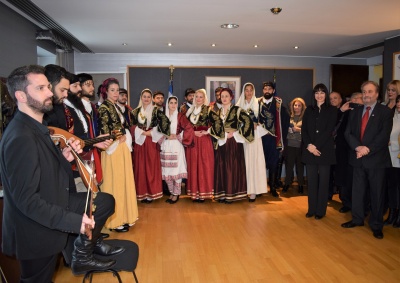 Χριστουγεννιάτικα Κάλαντα στην Κουντουρά από τον Όμιλο Βρακοφόρων Κρήτης – Εξαιρετική τουριστική χρονιά το 2017 σύμφωνα με την υπουργό