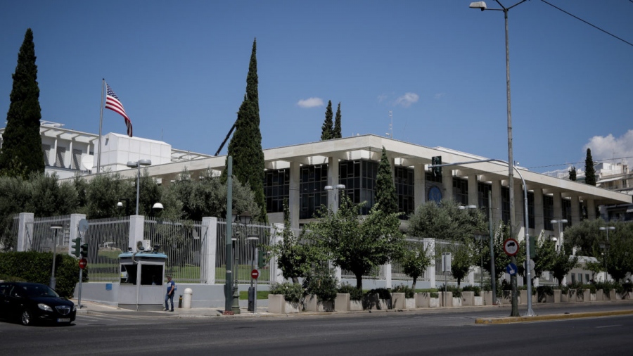 Παράπλευρες... απώλειες - Η πρεσβεία των ΗΠΑ στην Αθήνα «παγώνει» το facebook, λόγω shutdown