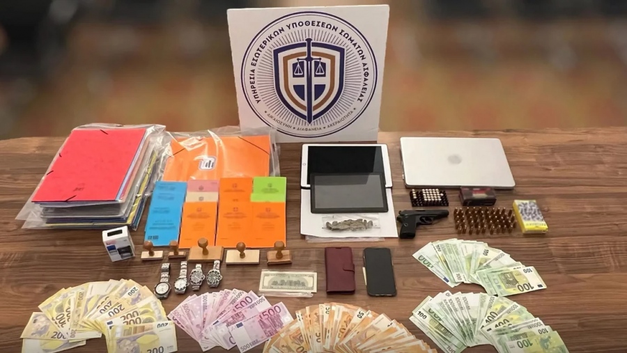 Συνελήφθη υπάλληλος Περιφέρειας που έπαιρνε φακελάκι για να βγάζει άδειες