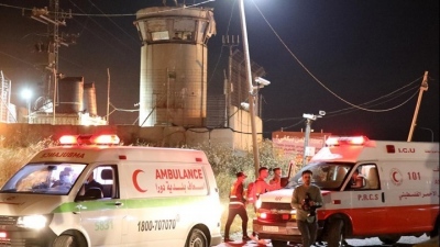Γάζα: Ιατρικό προσωπικό μεταφέρει 28 πρόωρα βρέφη στην Αίγυπτο