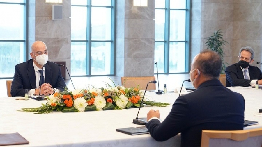 Ο υπουργός Εξωτερικών Νίκος Δένδιας παραθέτει ανεπίσημο δείπνο στον Τούρκο ομόλογό του, Mevlut Cavusoglu