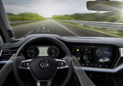 Ξέχνα τα κουμπιά, η VW σε παρακολουθεί