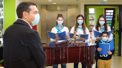 Χριστουγεννιάτικα κάλαντα και Bella Ciao από τα παιδιά της Κιβωτού του Κόσμου στον Αλέξη Τσίπρα