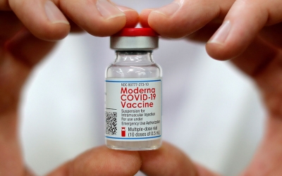 Εμβόλια: Η Γερμανία μειώνει τις αποστολές Pfizer για να μη λήξει το απόθεμα της Moderna