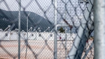 Από την Κρήτη σε δομές της Σάμου και της Λέσβου 417 πρόσφυγες και μετανάστες - Πηγές υπουργείου: Προσωρινές οι μεταφορές