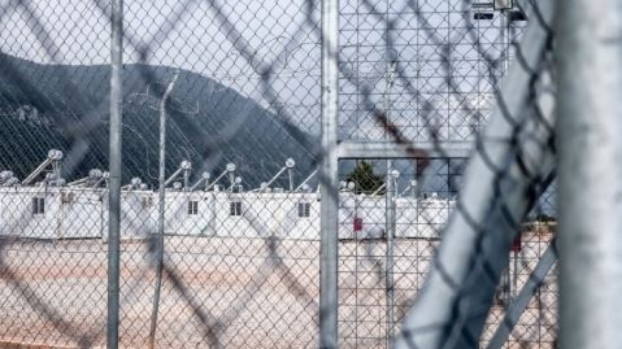 Από την Κρήτη σε δομές της Σάμου και της Λέσβου 417 πρόσφυγες και μετανάστες - Πηγές υπουργείου: Προσωρινές οι μεταφορές