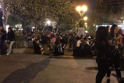Ατελείωτο κορωνοπάρτι στους δρόμους της Αθήνας – Έμεινε στα χαρτιά το lockdown