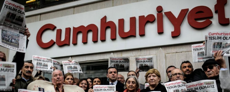 Τουρκία: Κύμα παραιτήσεων μετά την αλλαγή της διεύθυνσης στην εφημερίδα Cumhuriyet