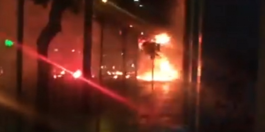 Σοβαρά επεισόδια στην πλατεία Κάνιγγος με χημικά και μολότοφ - Χούλιγκαν εναντίον ΜΑΤ