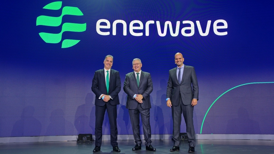 Η enerwave ανεβάζει τις ταχύτητες αποθήκευσης στα 400 ΜW για τη Helleniq Energy - Επανεξετάζεται το FSRU Θεσσαλονίκης