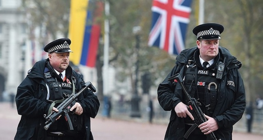 Συναγερμός στο Λονδίνο - Επίθεση με μαχαίρι κοντά σε κυβερνητικά γραφεία