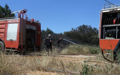 Πυρκαγιά πίσω από το γήπεδο στο Μαρκόπουλο - Δεν απειλεί κατοικημένες περιοχές - Ενισχύονται οι δυνάμεις