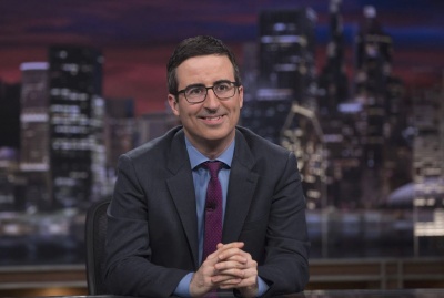 O Τζον Όλιβερ & το Last Week Tonight επιστρέφουν με νέα επεισόδια στην COSMOTE TV