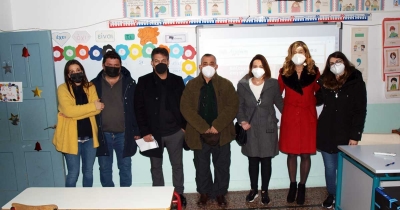 Αγγελάκης: Δωρεά τεχνολογικού εξοπλισμού στα σχολεία Αγίας Άννας και Τριάδας