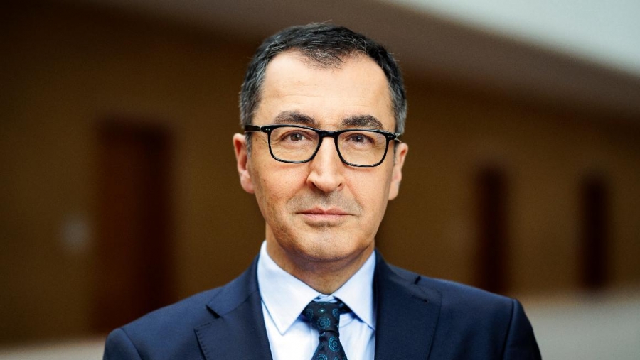 Özdemir (Γερμανία): Προτείνει κατάργηση ΦΠΑ σε είδη τροφίμων και δεύτερο πακέτο στήριξης κατά της ακρίβειας