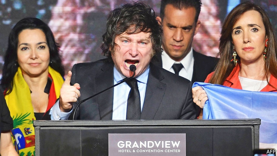 Αργεντινή: Μετά το σοκ στις αγορές, ο υποψήφιος πρόεδρος Javier Milei σπεύδει να συναντήσει το ΔΝΤ