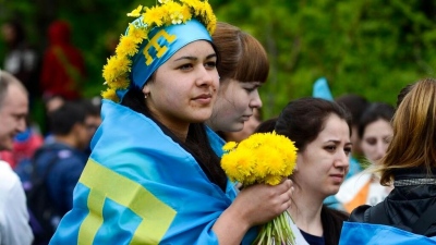 Ρωσία: Πρόστιμο 50.000 ρούβλια σε νεαρό που έβαψε τα μαλλιά του στα χρώματα της Ουκρανίας... δήλωσε τρανσέξουαλ