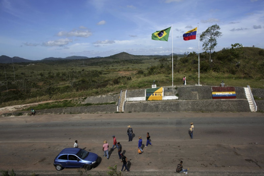 Reuters: Στρατιώτες από τη Βενεζουέλα αυτομολούν στη Βραζιλία