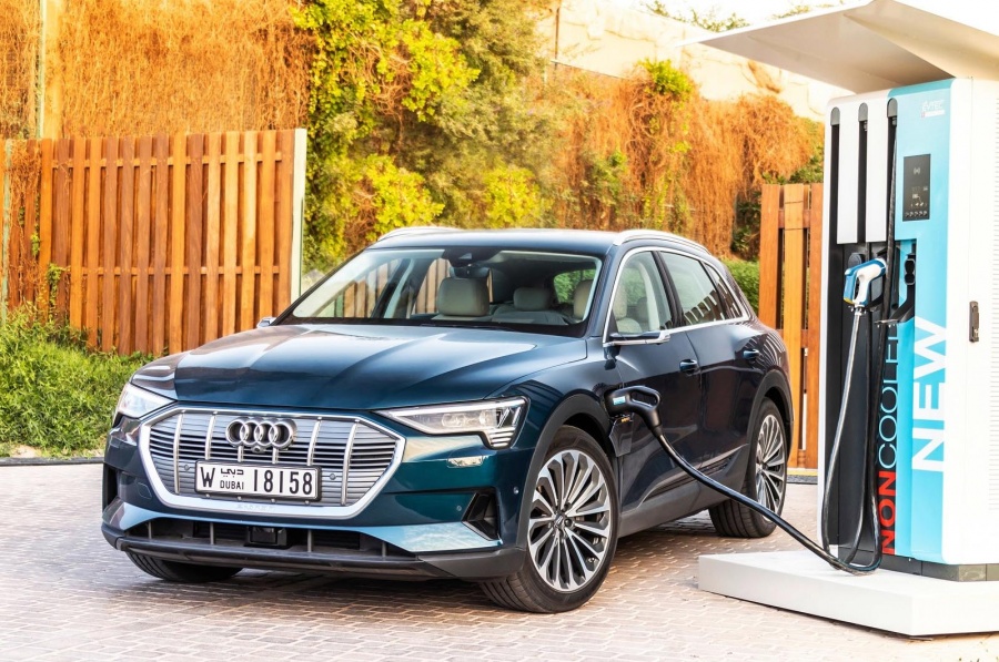 Εντείνονται τα προβλήματα με τις μπαταρίες για το Audi E-Tron