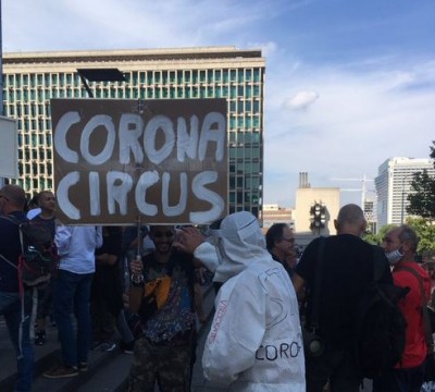 Διαδήλωση στις Βρυξέλλες κατά των περιοριστικών μέτρων για τον κορωνοϊό