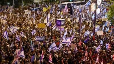 Σφίγγει ο κλοιός για Netanyahu – Χιλιάδες Ισραηλινοί στους δρόμους ζητάνε να παραιτηθεί