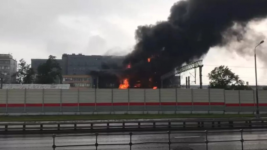 Φωτιά σε επιχειρηματικό κέντρο της Μόσχας – Αναφορές για 20 εγκλωβισμένους