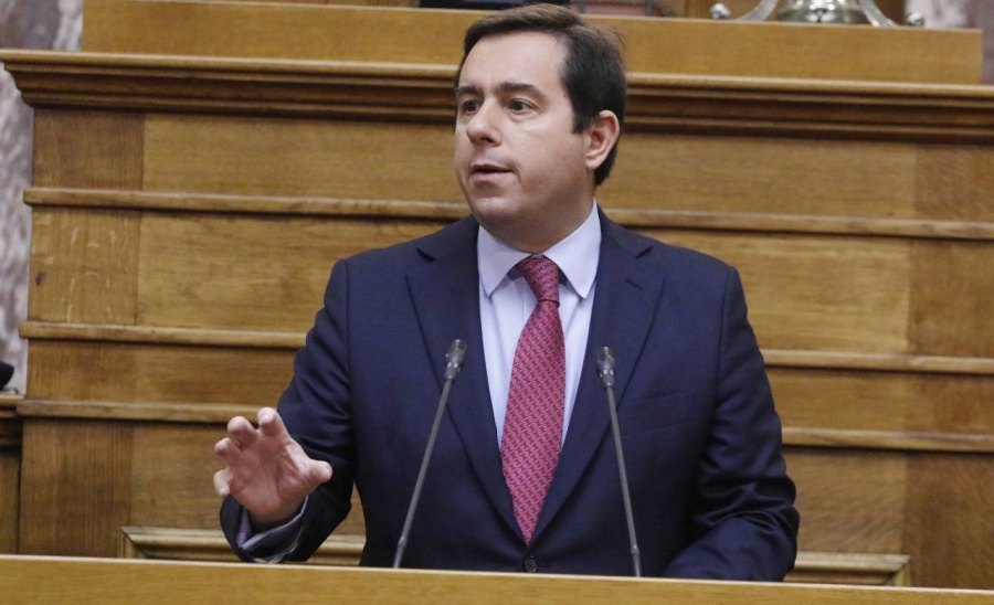 Μηταράκης: Τα μικρότερα εισοδήματα δεν θα δουν μειώσεις στις ασφαλιστικές εισφορές