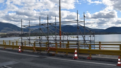 Όλα υπό διάλυση: Κλειστή επ' αόριστον η γέφυρα Σερβίων, απαγόρευση κυκλοφορίας για τα οχήματα λόγω κινδύνου κατάρρευσης