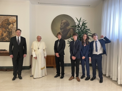 Elon Musk: Οικογενειακή επίσκεψη στο Βατικανό και επιστροφή στο twitter