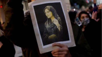 Ιράν: Μήνυση κατά των αυτουργών της σύλληψής της κατέθεσαν οι γονείς της Mahsa Amini