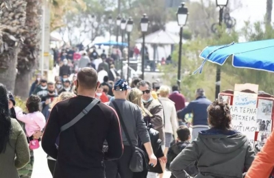 Βαλβίδες αποσυμπίεσης του lockdown: Στους δρόμους ξεχύθηκαν και πάλι οι πολίτες σε Αθήνα και Θεσσαλονίκη