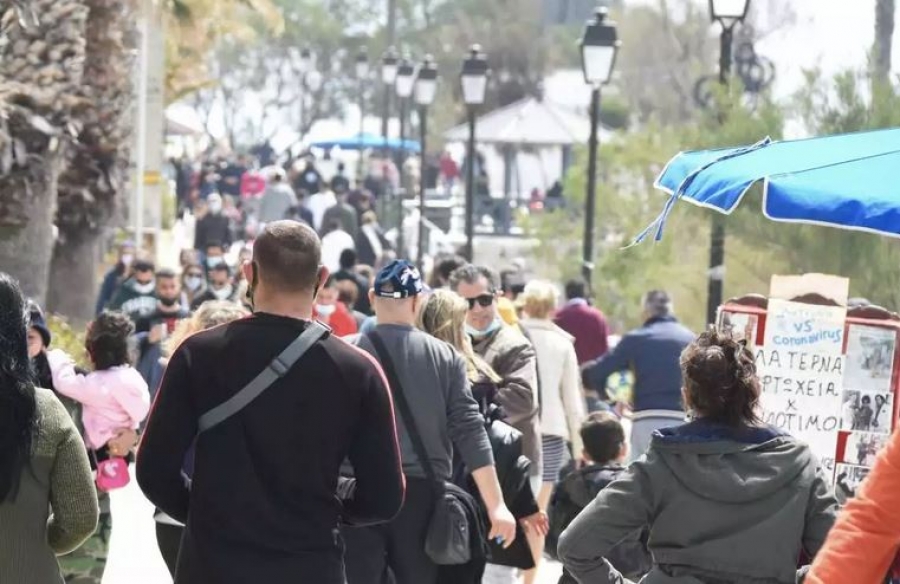 Βαλβίδες αποσυμπίεσης του lockdown: Στους δρόμους ξεχύθηκαν και πάλι οι πολίτες σε Αθήνα και Θεσσαλονίκη