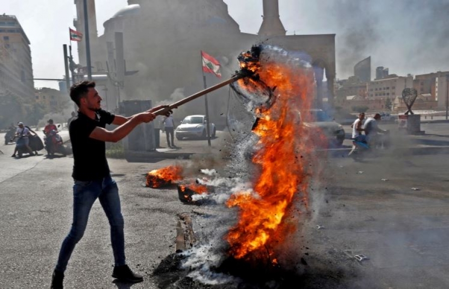 Χάος στον Λίβανο μετά τη νέα υποτίμηση ρεκόρ του εθνικού νομίσματος