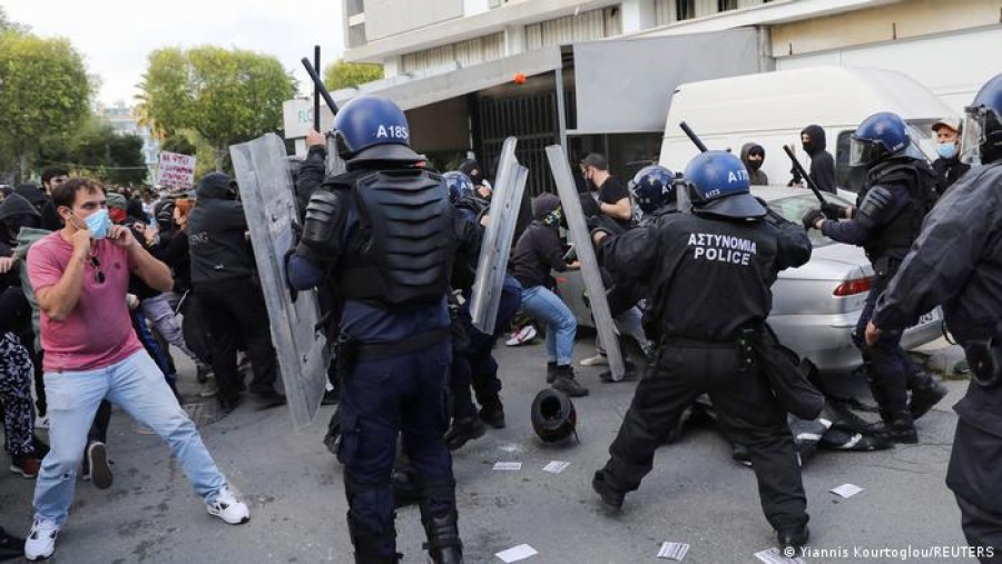 Κύπρος: Χιλιάδες διαδηλωτές κατά της διαφθοράς και της αστυνομικής βίας