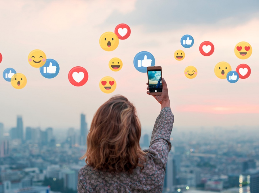 Στο μικροσκόπιο της Εφορίας οι influencers - Το υπουργείο Οικονομικών ελέγχει τους χρήστες δημόσιας επιρροής για φοροδιαφυγή