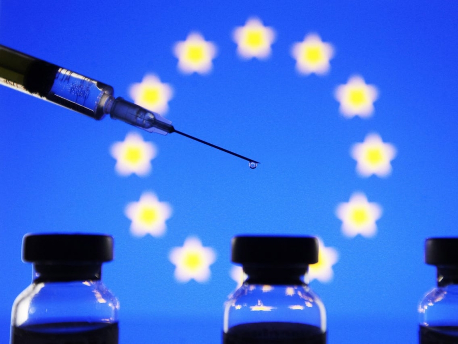 Βρετανία - ΕΕ: Εκεχειρία στον «πόλεμο των εμβολίων»,  ενώ αναζητούν «αμοιβαία επωφελή» λύση