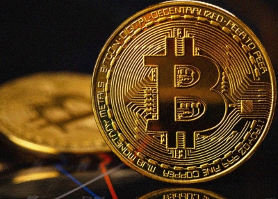 Πτώση για 2η μέρα για το bitcoin - Περιορίζει στο... 390% τα κέρδη του 2021