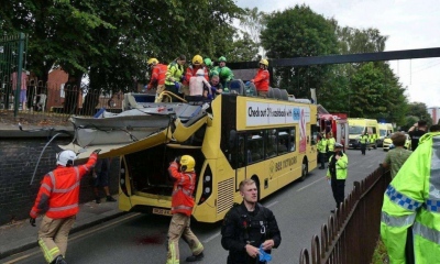 Τρόμος στο Μάντσεστερ - Σύγκρουση διώροφου λεωφορείου σε γέφυρα - 15 τραυματίες