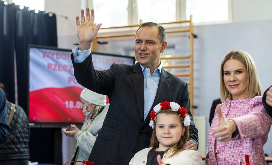 Σκληρό παζάρι για τις εκλογές στην Πολωνία - Ο Nawrocki του PiS θέλει τη στήριξη του ακροδεξιού Mentzen στον β' γύρο (1/6)