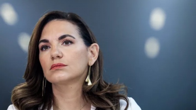 «Έραψε» νόμο στα μέτρα της η Κεφαλογιάννη - Την καλύπτει ο Φλωρίδης, η τροπολογία που άναψε φωτιές