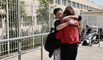 Κολωνός: Βγήκε από τη φυλακή η μητέρα της 12χρονης
