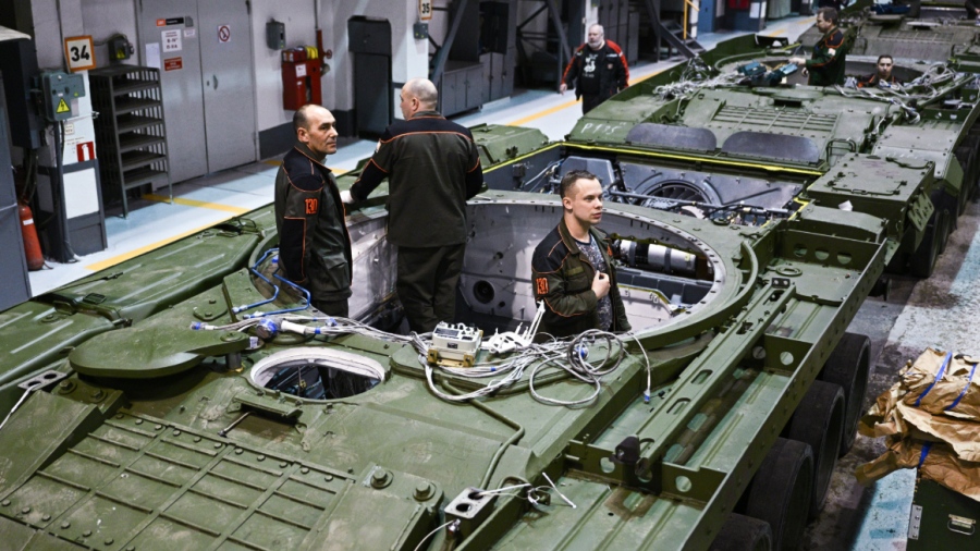 «Οι μηχανές δουλεύουν στο φουλ» - Η Ρωσία έχει αυξήσει πολλαπλάσια τον όγκο παραγωγής όλων των τύπων όπλων