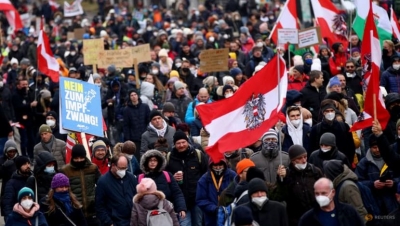 Αυστρία: Πάνω από 40.000 διαδηλωτές στη Βιέννη κατά του lockdown για τους ανεμβολίαστους – Φόβοι για ένταση της πολιτικής κρίσης