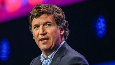 Λάβρος κατά του Biden ο Αμερικανός δημοσιογράφος Carlson: Ξοδεύει δισεκατομμύρια στον ακήρυχτο πόλεμο κατά της Ρωσίας