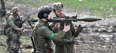 Στα χακί όλη η Ουκρανία – Υποχρεωτική η στρατιωτική εκπαίδευση για άνδρες και γυναίκες 18 ετών και άνω