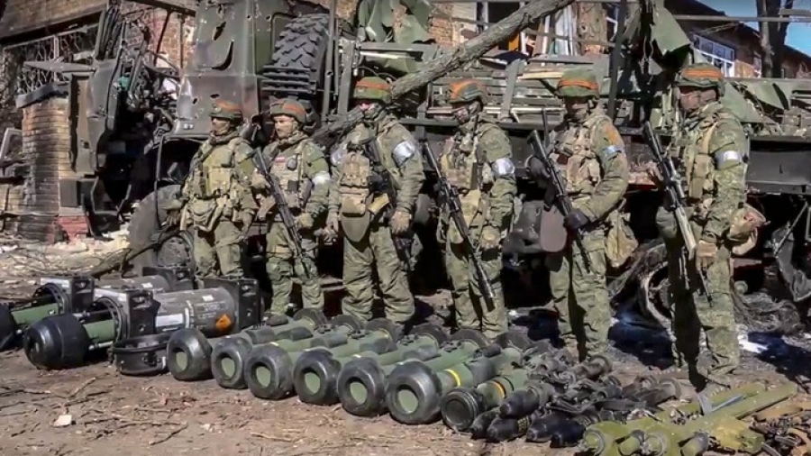 Στη γραμμή του μετώπου στο Ντονμπάς, οι Ουκρανοί στρατιώτες ενισχύονται και περιμένουν τη ρωσική επίθεση
