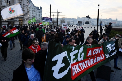 Ουγγαρία: Διαμαρτυρίες κατά των εμβολίων με ακροδεξιά πολιτική πλατφόρμα – «Τέλος στη δικτατορία του Covid»