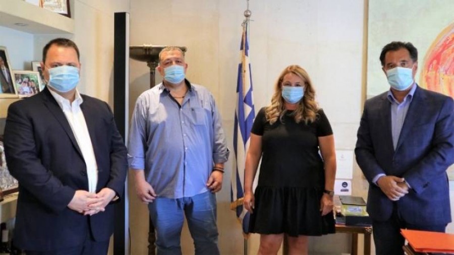 Ενισχύεται η ελληνική παραγωγή μασκών κατά του κορωνοϊού