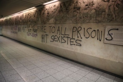 Επίθεση στο σταθμό του μετρό Ακρόπολη – 56 προσαγωγές από την ΕΛΑΣ